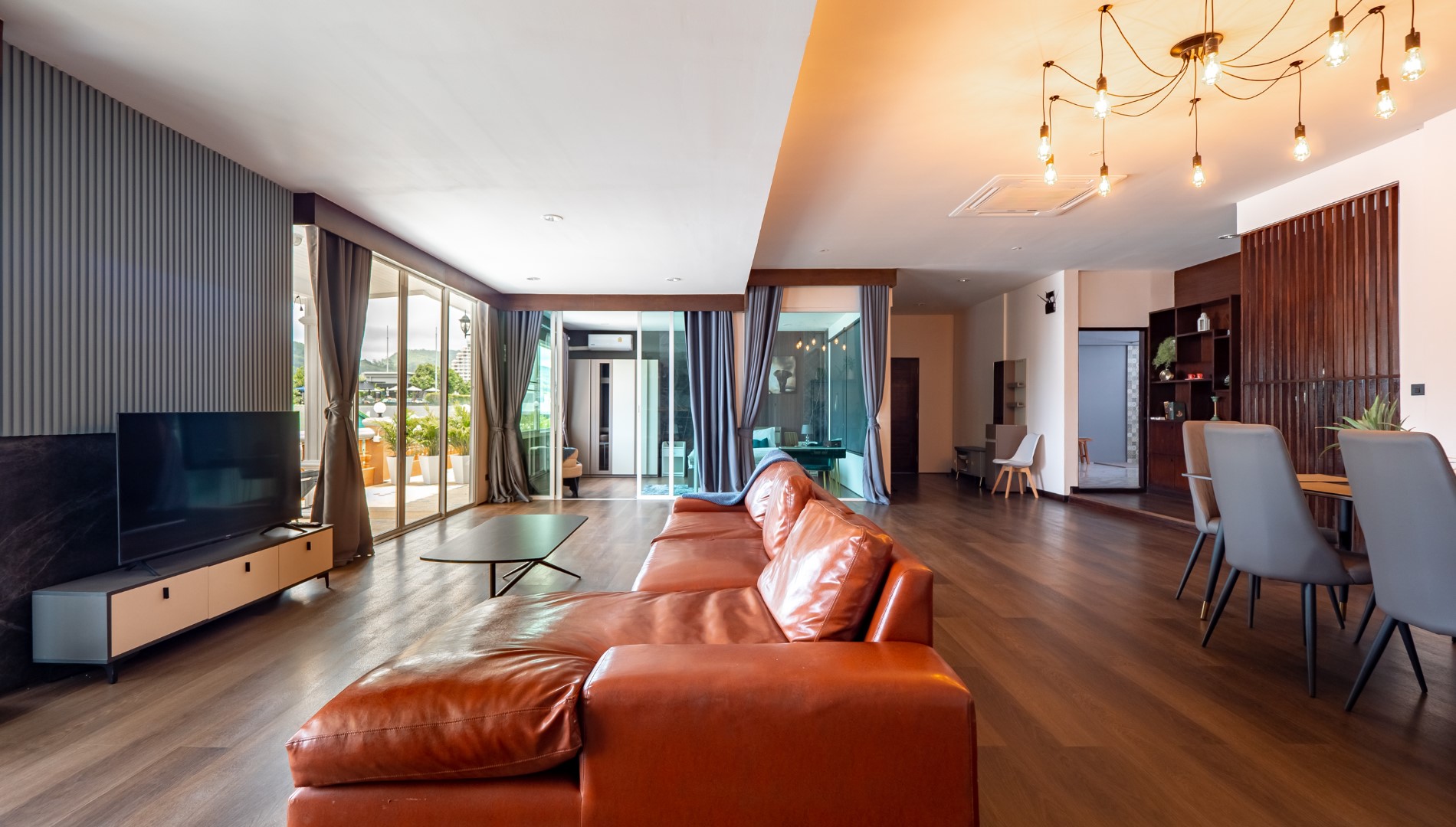 Stunning Luxury Room Penthouse Rentals Okc image